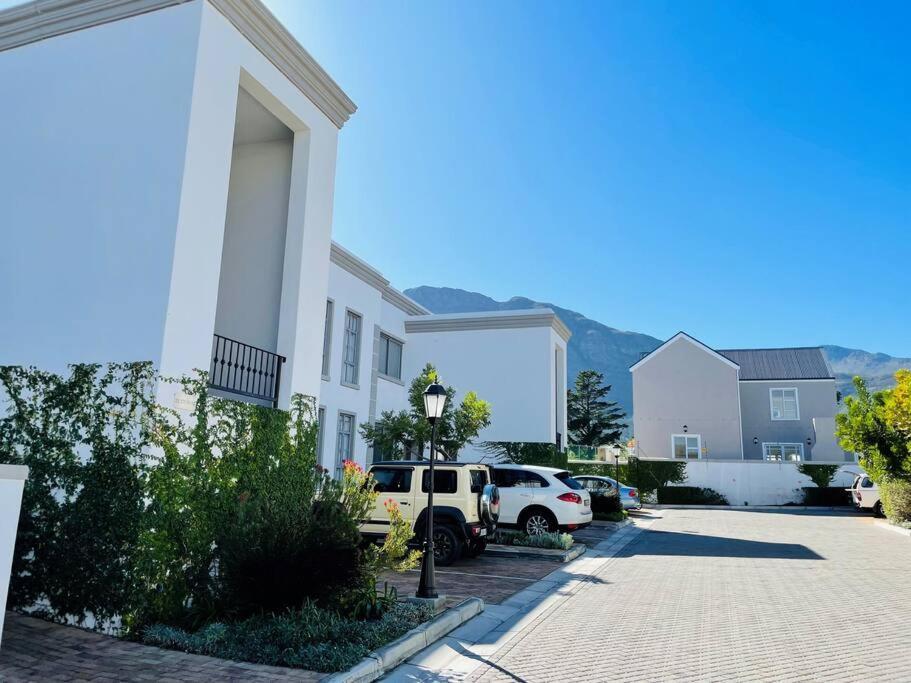 Spacious, Modern & Convenient フランシュホーク エクステリア 写真